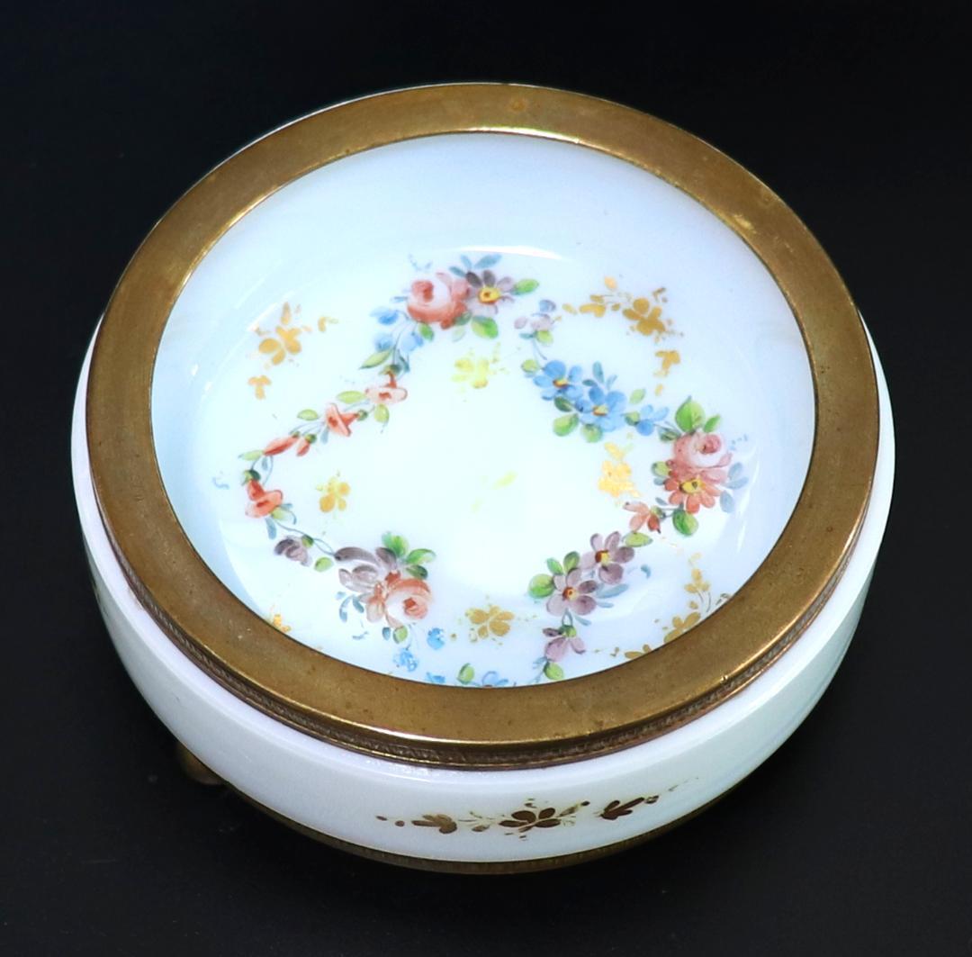 オールド・バカラ エナメル彩金彩薔薇文ブロンズ装飾オパーリンクリスタル製灰皿