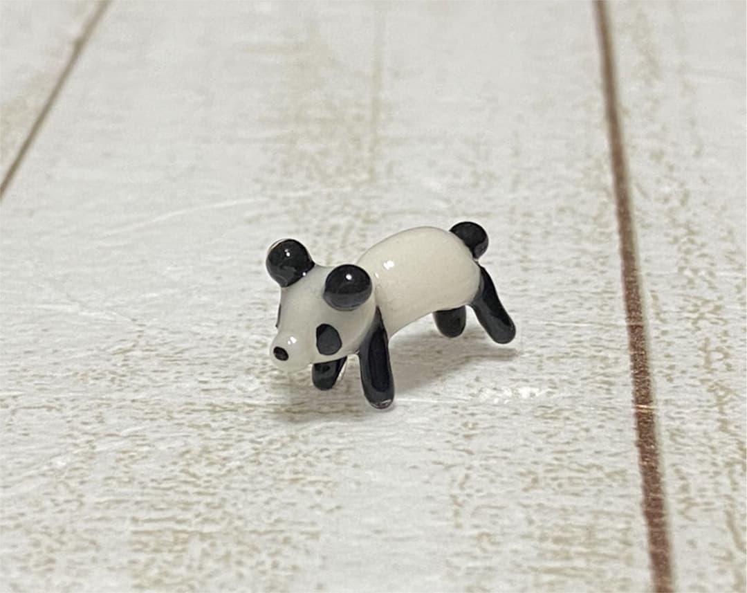 m220711-4  ハンドメイド　ミニチュア　耳乗りパンダ