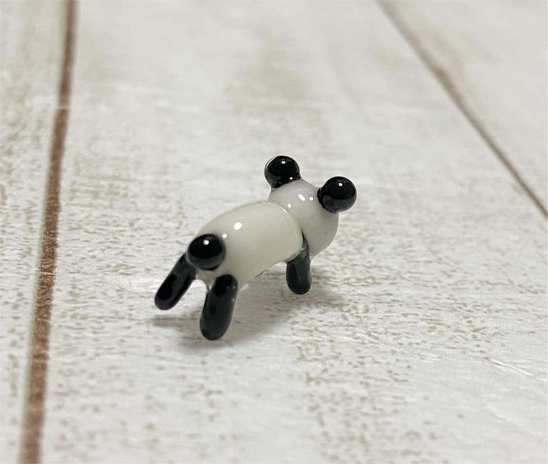 m220711-4  ハンドメイド　ミニチュア　耳乗りパンダ