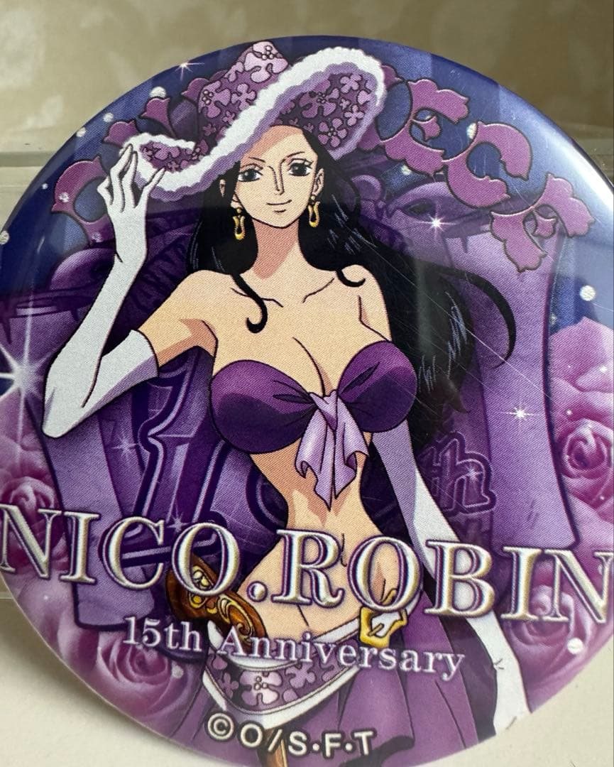 ONE PIECE 15周年記念　缶バッジ　ロビン　お台場