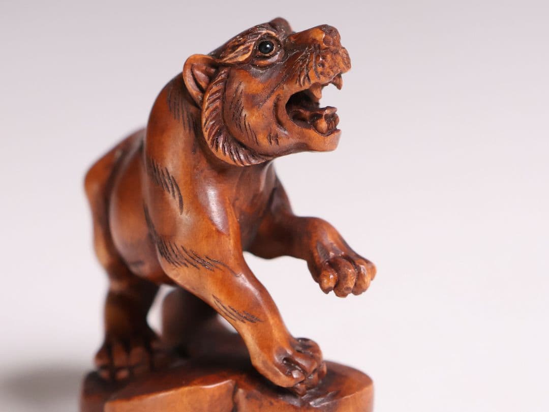 木製 提物 根付 虎 寅 トラ 在銘 松山 彫刻 木彫り【MB308】