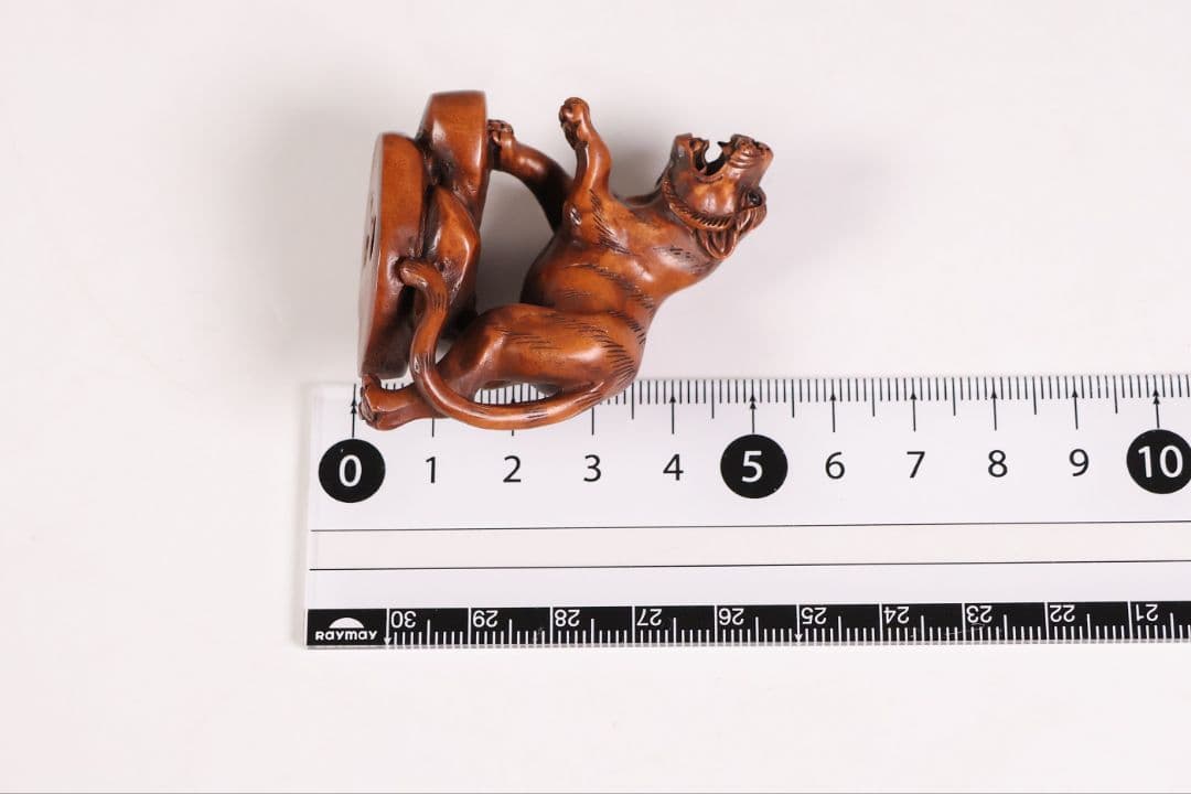 木製 提物 根付 虎 寅 トラ 在銘 松山 彫刻 木彫り【MB308】