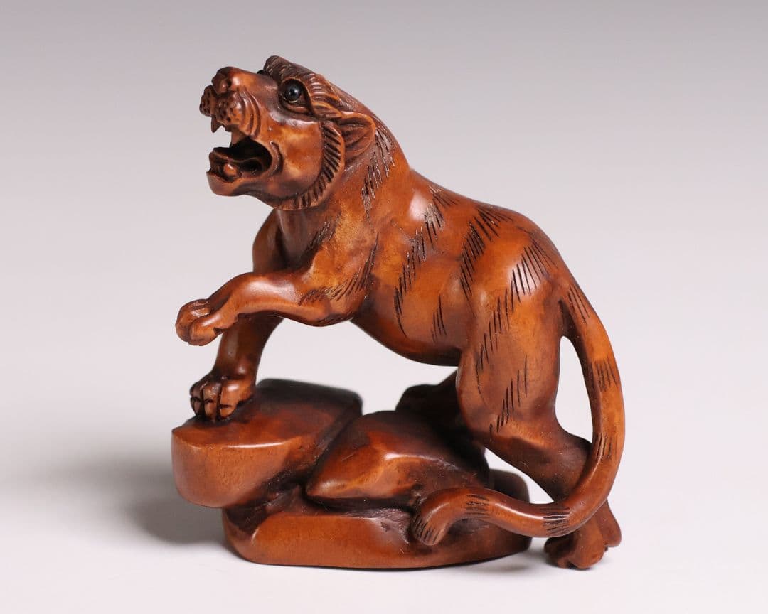 木製 提物 根付 虎 寅 トラ 在銘 松山 彫刻 木彫り【MB308】