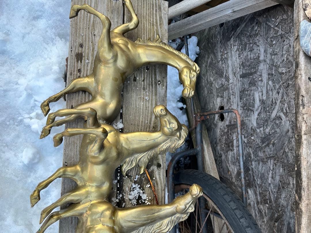 真鍮の馬の壁掛け、真鍮の馬、馬の壁掛け、120センチ、高さ約40．重さ9キロ