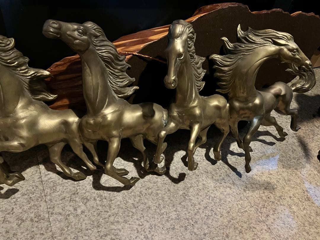 真鍮の馬の壁掛け、真鍮の馬、馬の壁掛け、120センチ、高さ約40．重さ9キロ