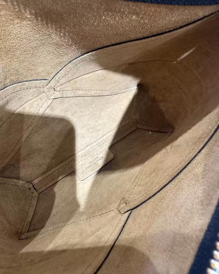 LOEWE ブラックレザーショルダーバッグ