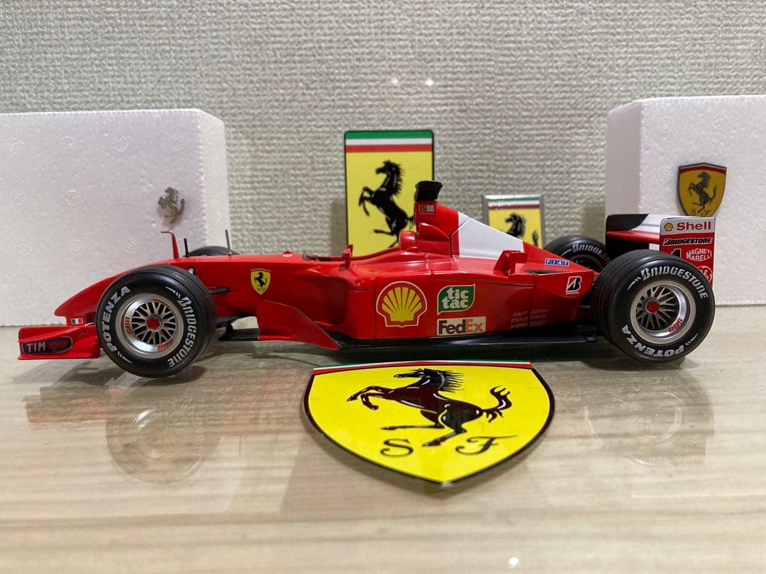 Ferrari F-2001 1:18 •’シューマッハ 通算52回のGP優勝」