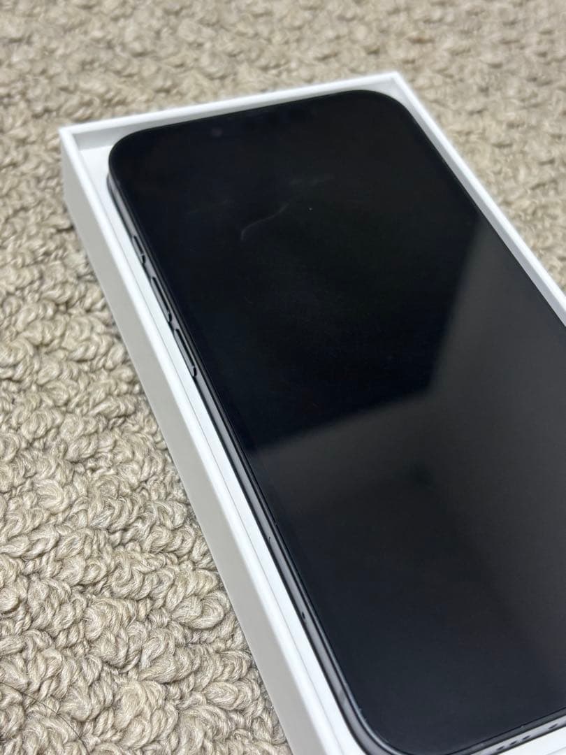 【momoko】iPhone 16e 128GB ブラック