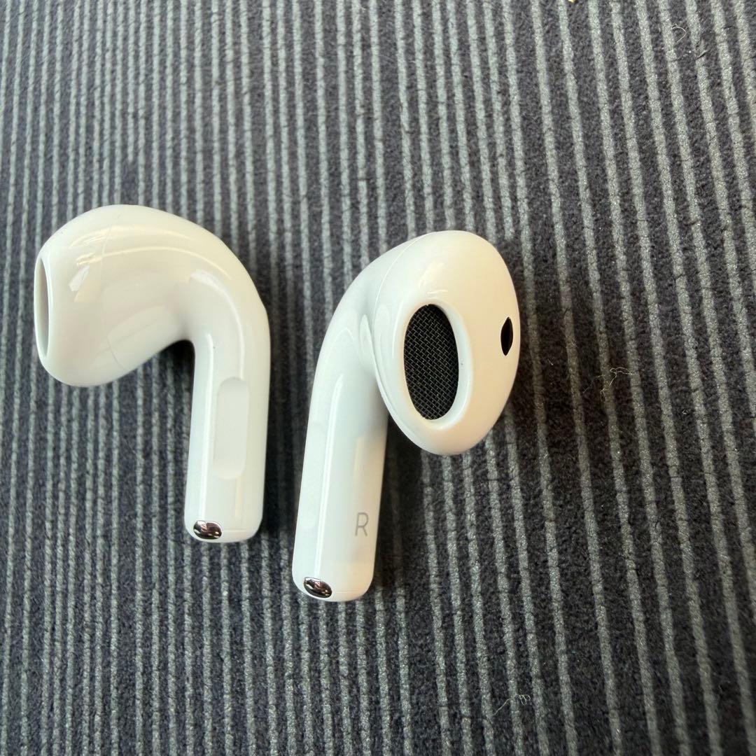 【ほぼ新品】Apple Airpods ４ノイズキャンセリング機能搭載モデル
