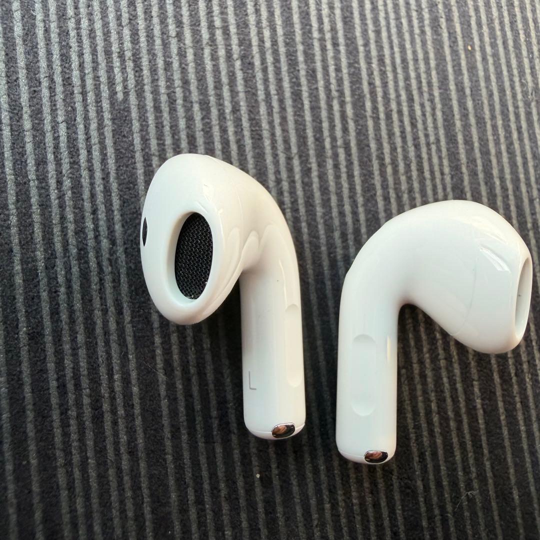 【ほぼ新品】Apple Airpods ４ノイズキャンセリング機能搭載モデル