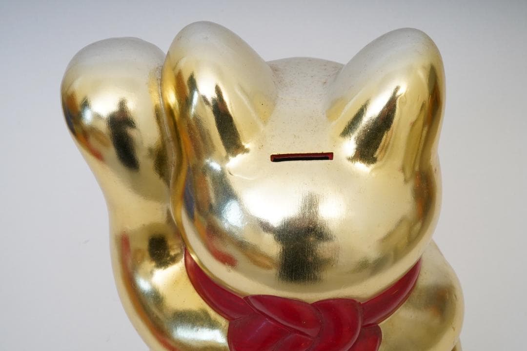 黄金の招き猫　縁起物　貯金箱　中古品　着払い