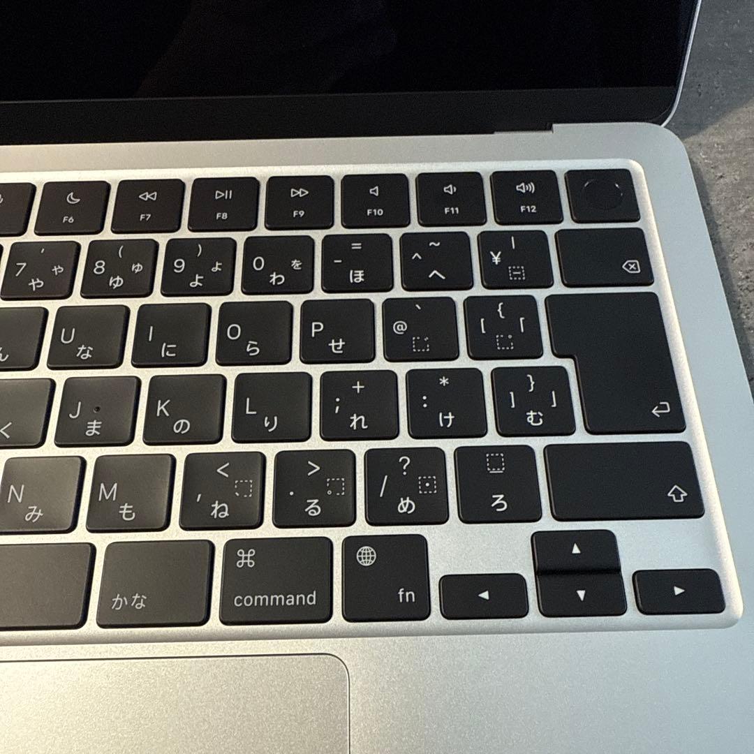 【美品】 MacBook Air 13インチ 充放電5回 M2