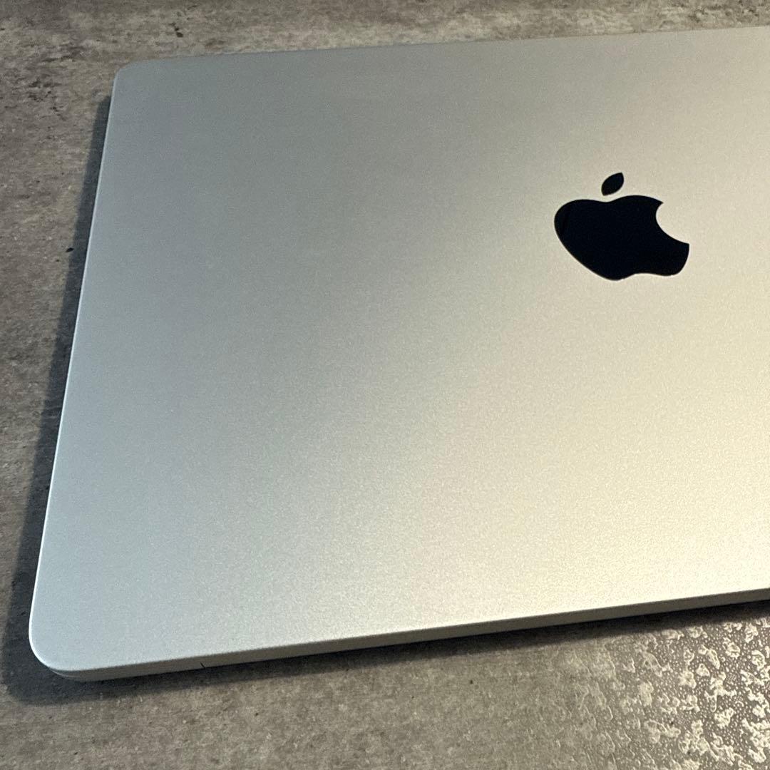 【美品】 MacBook Air 13インチ 充放電5回 M2