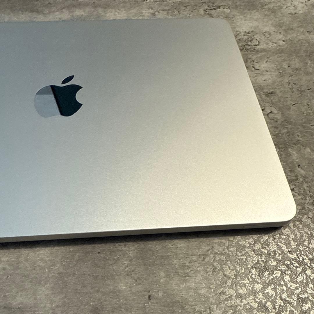【美品】 MacBook Air 13インチ 充放電5回 M2