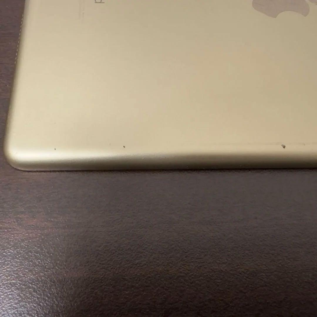 iPad 第5世代 32GB ゴールド Wi-Fi+Cellular
