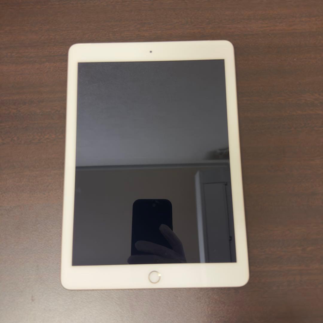 iPad 第5世代 32GB ゴールド Wi-Fi+Cellular