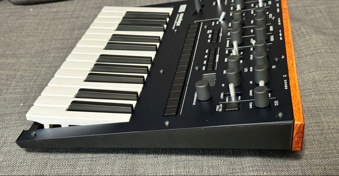 鍵盤楽器 KORG Monologue BL