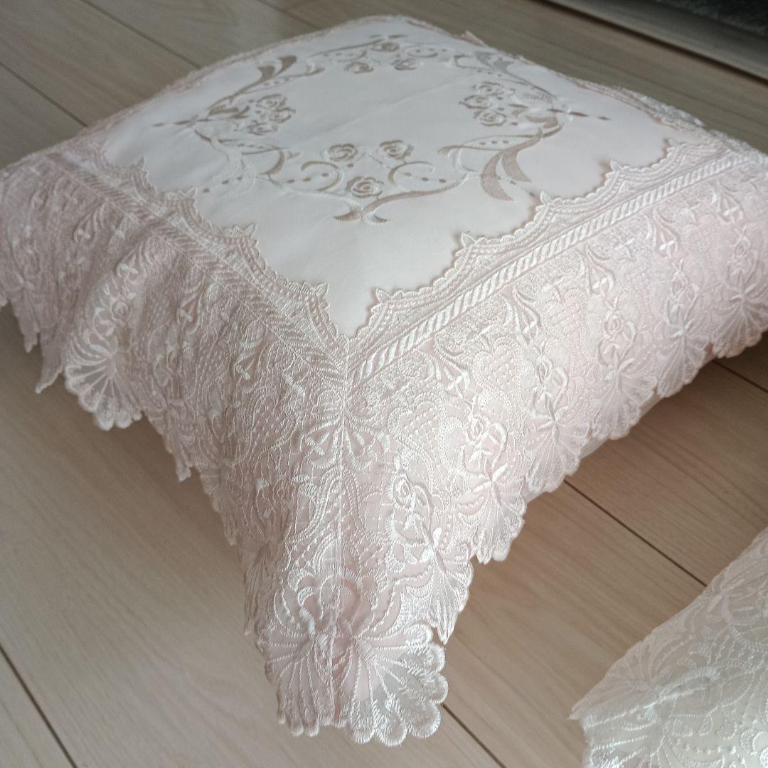 刺繍入りクッションカバー ピンク 、ホワイト2点セット