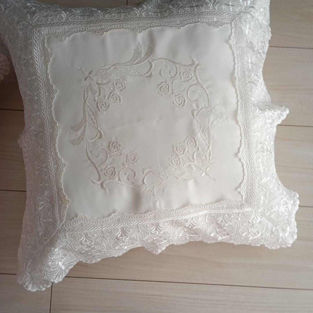 刺繍入りクッションカバー ピンク 、ホワイト2点セット