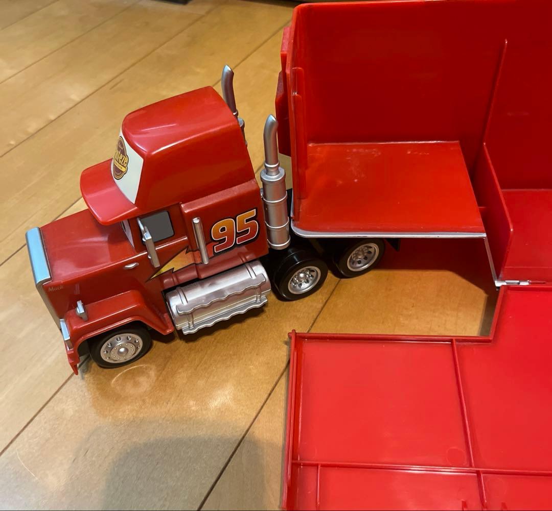 ［海外ディズニーストア限定］ ディズニー　カーズ　マック　トレーラー