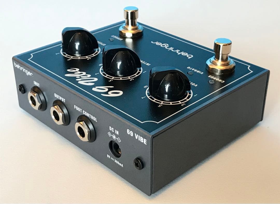 新品同様　Behringer 69Vibe ユニヴァイブ エフェクター コーラス