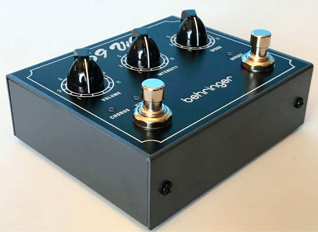 新品同様　Behringer 69Vibe ユニヴァイブ エフェクター コーラス