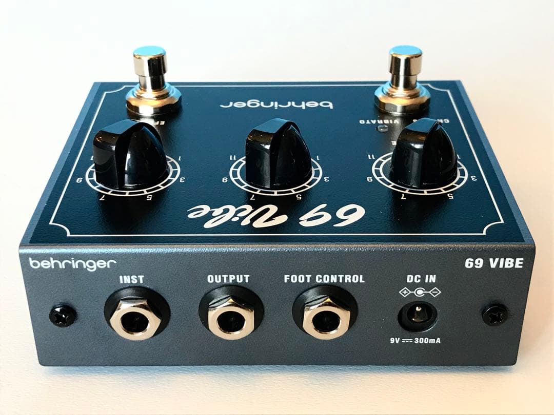 新品同様　Behringer 69Vibe ユニヴァイブ エフェクター コーラス