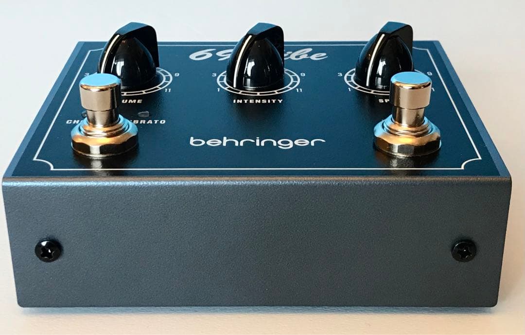 新品同様　Behringer 69Vibe ユニヴァイブ エフェクター コーラス