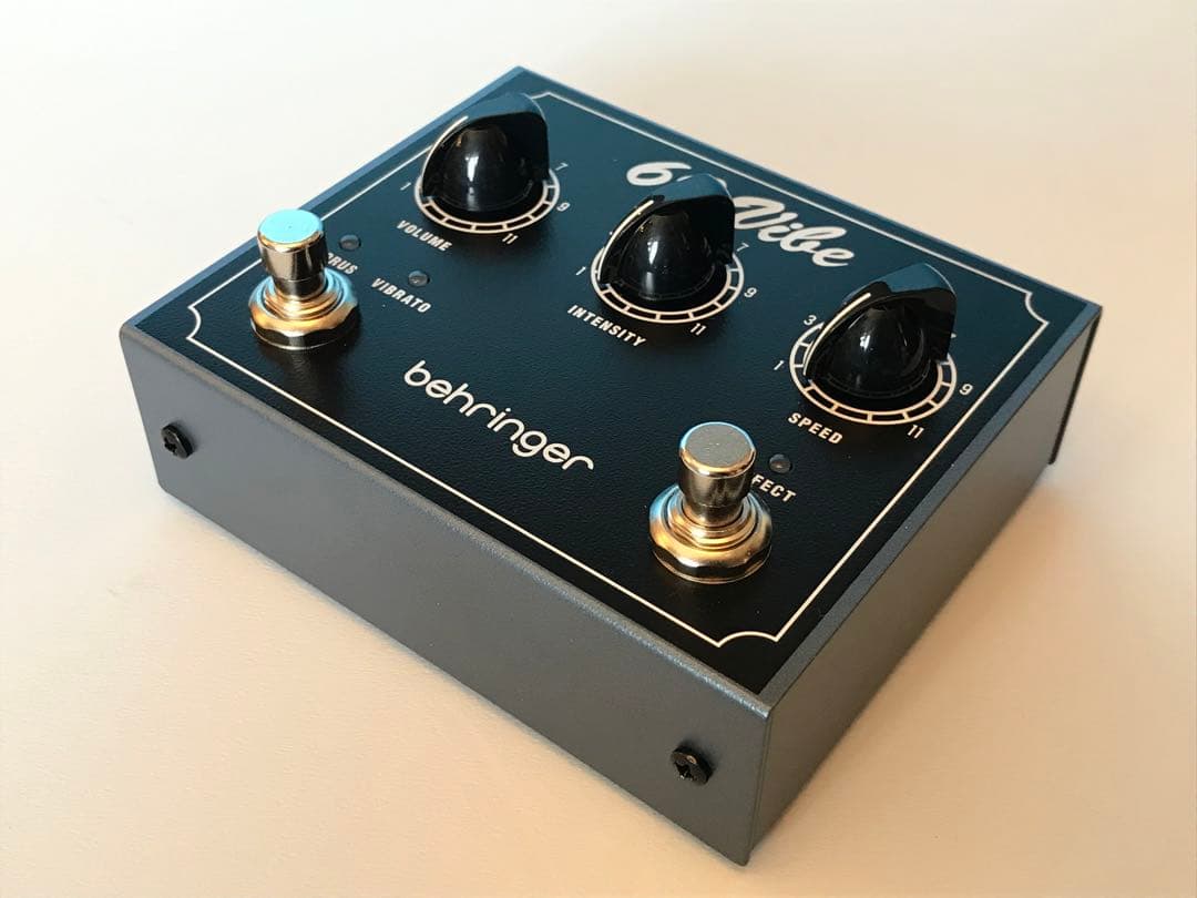 新品同様　Behringer 69Vibe ユニヴァイブ エフェクター コーラス