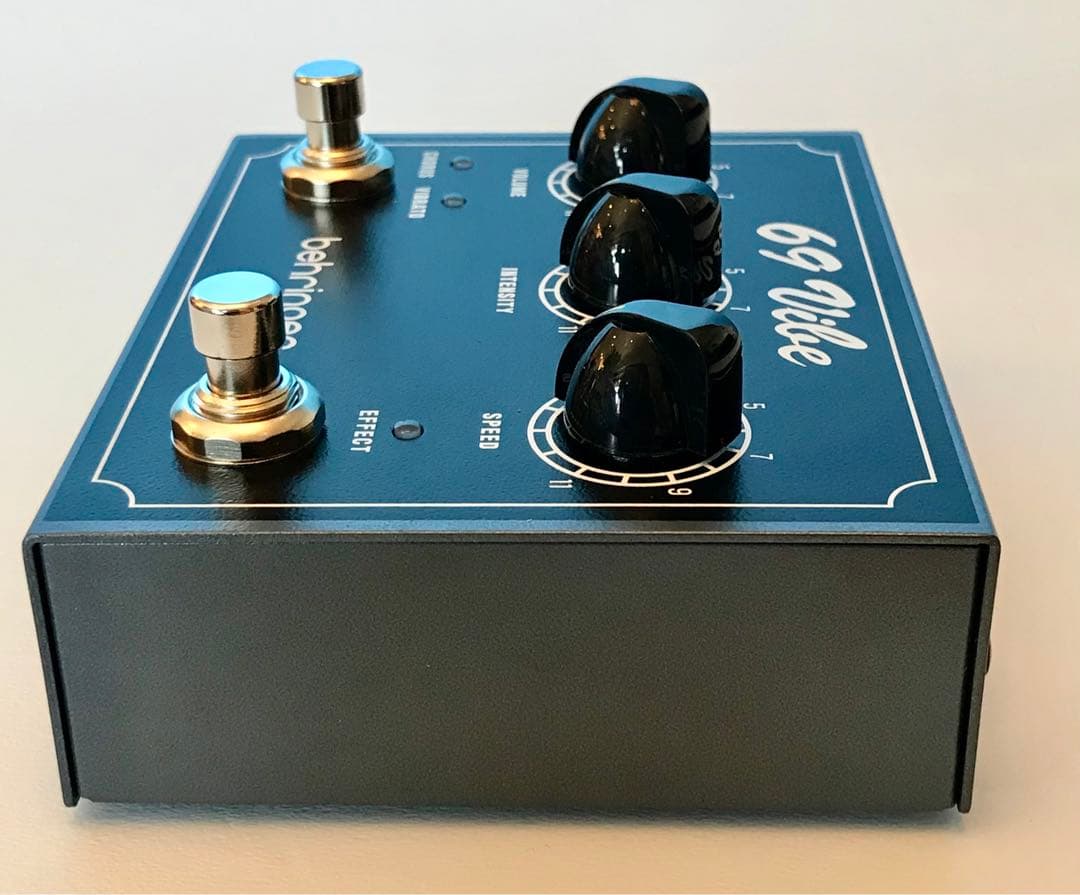 新品同様　Behringer 69Vibe ユニヴァイブ エフェクター コーラス