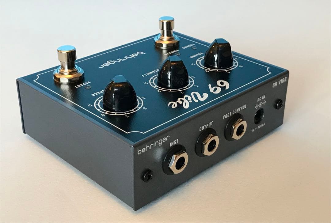 新品同様　Behringer 69Vibe ユニヴァイブ エフェクター コーラス