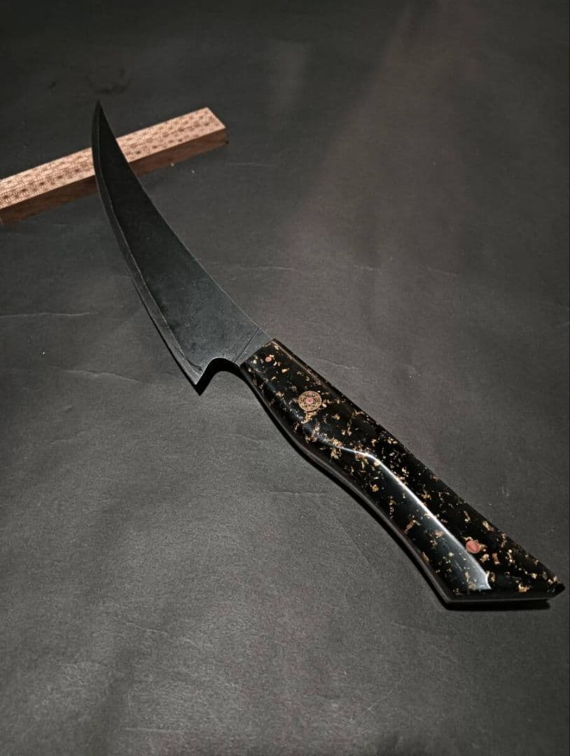 黒打ち三日月ペティナイフ190mm　レジンアートリッチゴールド柄
