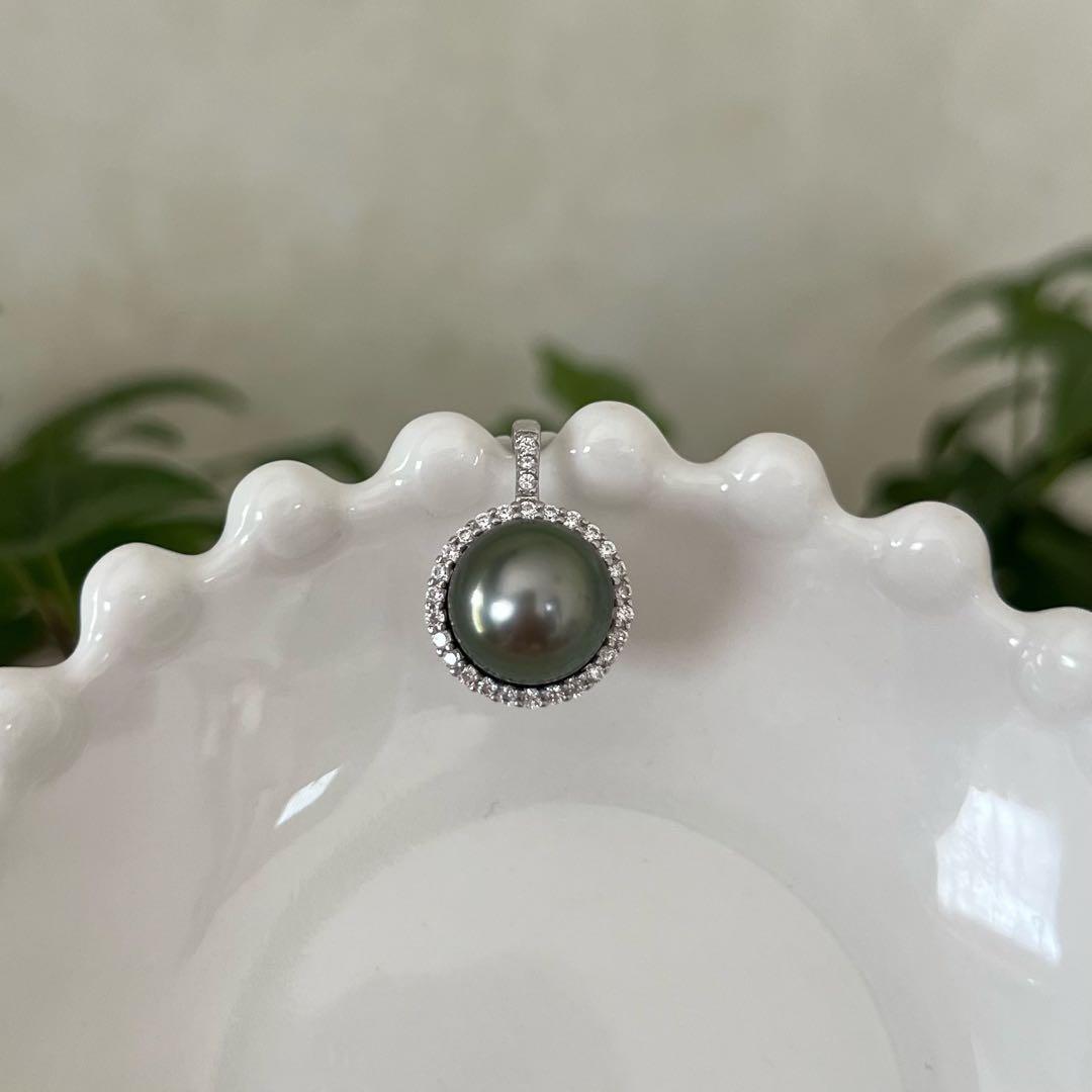 黒蝶真珠ペンダントトップ　海水ネックレストップ　ダークグリーン系　10.2mm