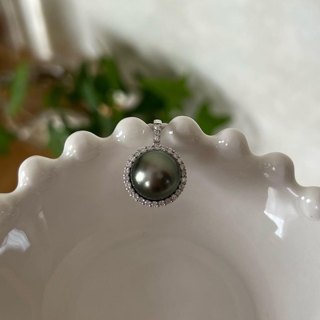 黒蝶真珠ペンダントトップ　海水ネックレストップ　ダークグリーン系　10.2mm