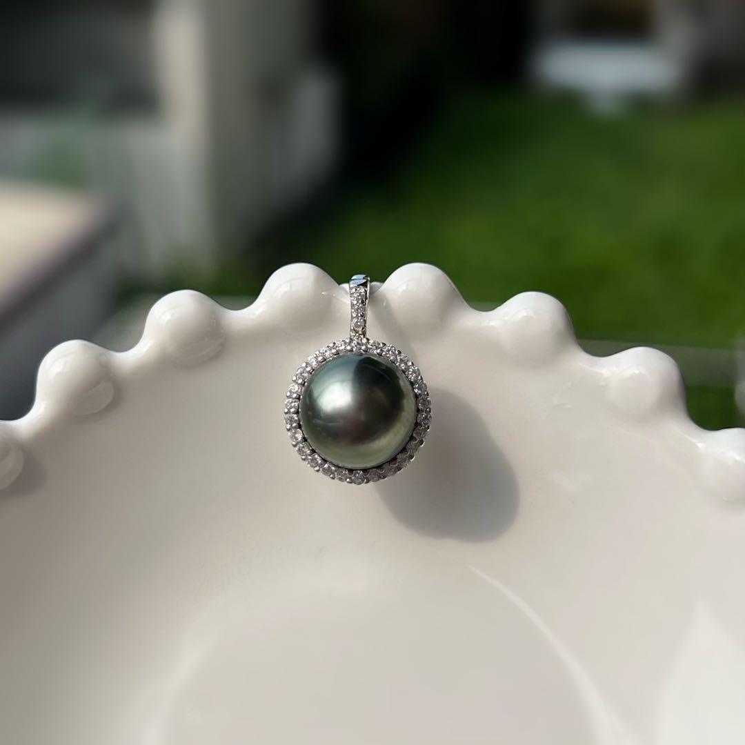 黒蝶真珠ペンダントトップ　海水ネックレストップ　ダークグリーン系　10.2mm