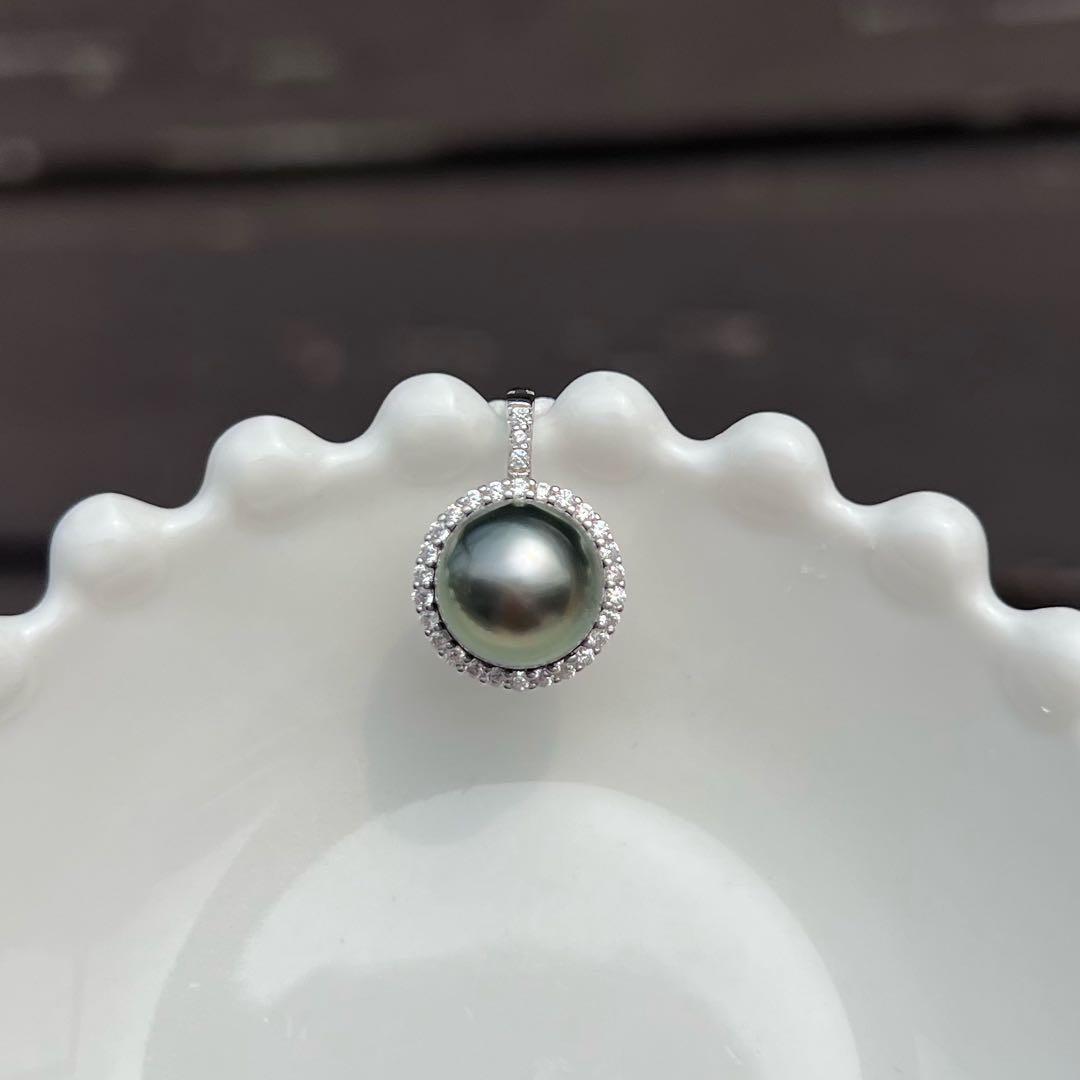 黒蝶真珠ペンダントトップ　海水ネックレストップ　ダークグリーン系　10.2mm