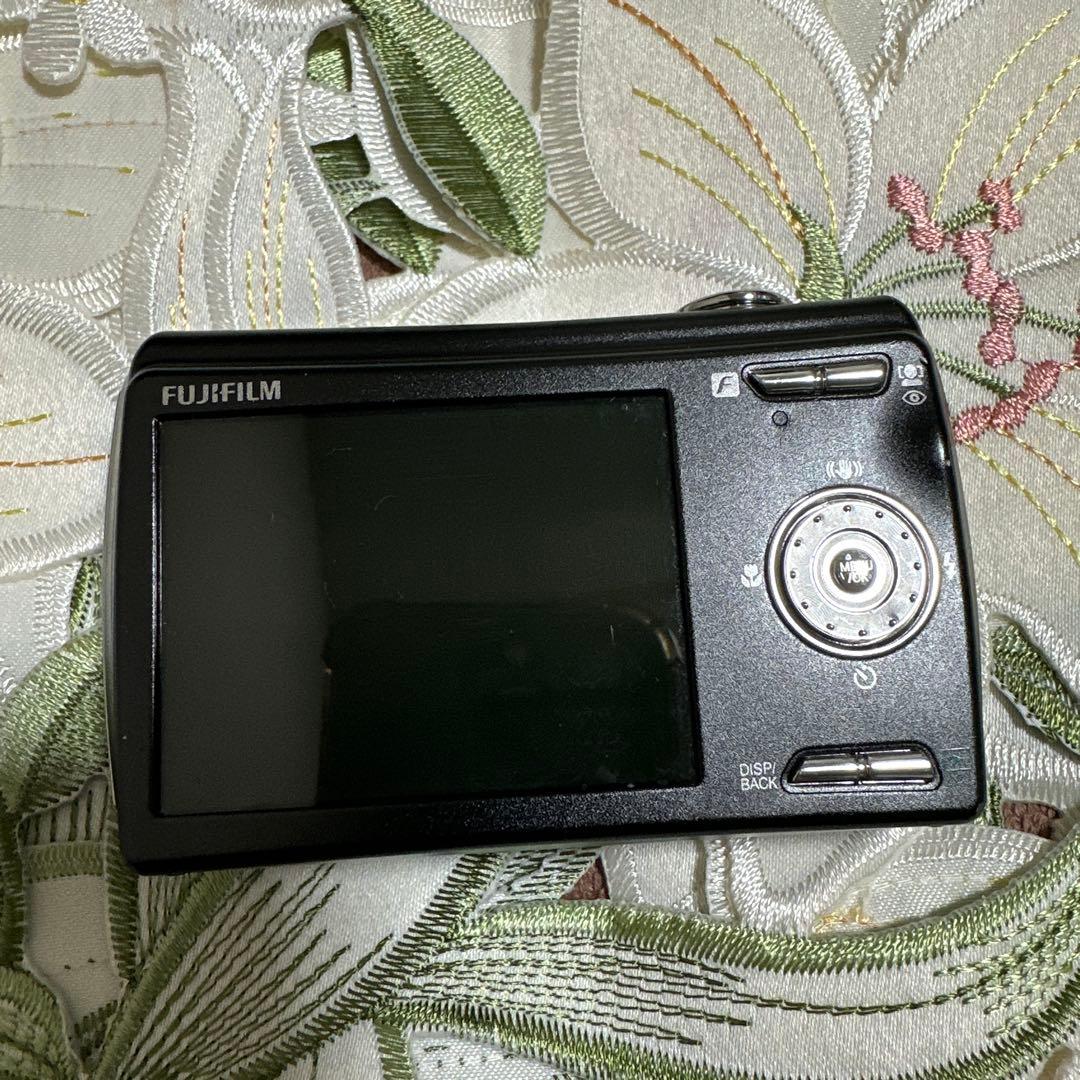 Fujifilm FinePix F100 コンパクトデジタルカメラ