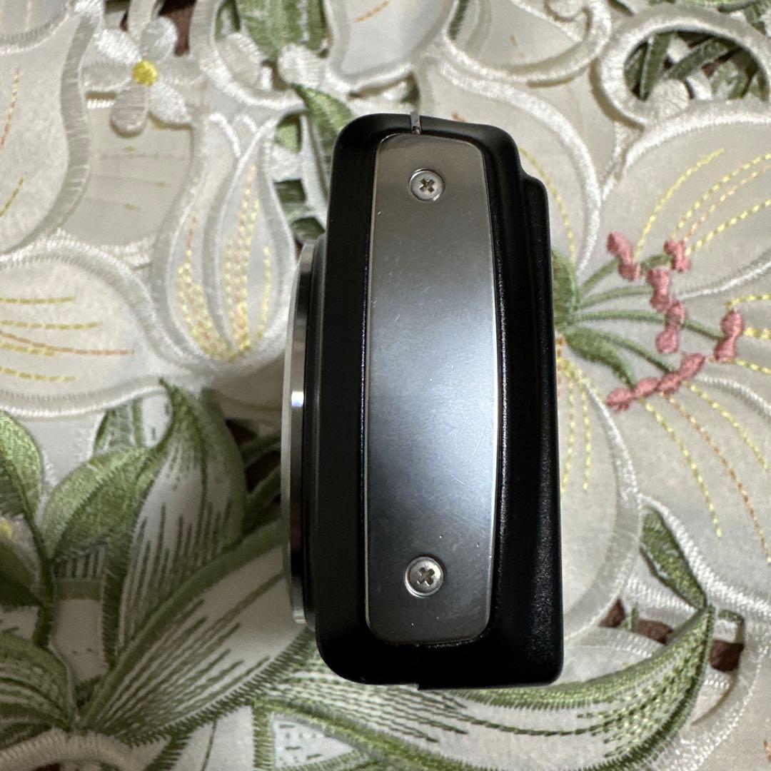 Fujifilm FinePix F100 コンパクトデジタルカメラ