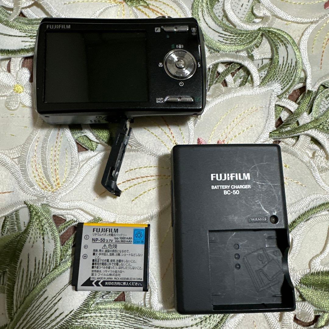 Fujifilm FinePix F100 コンパクトデジタルカメラ