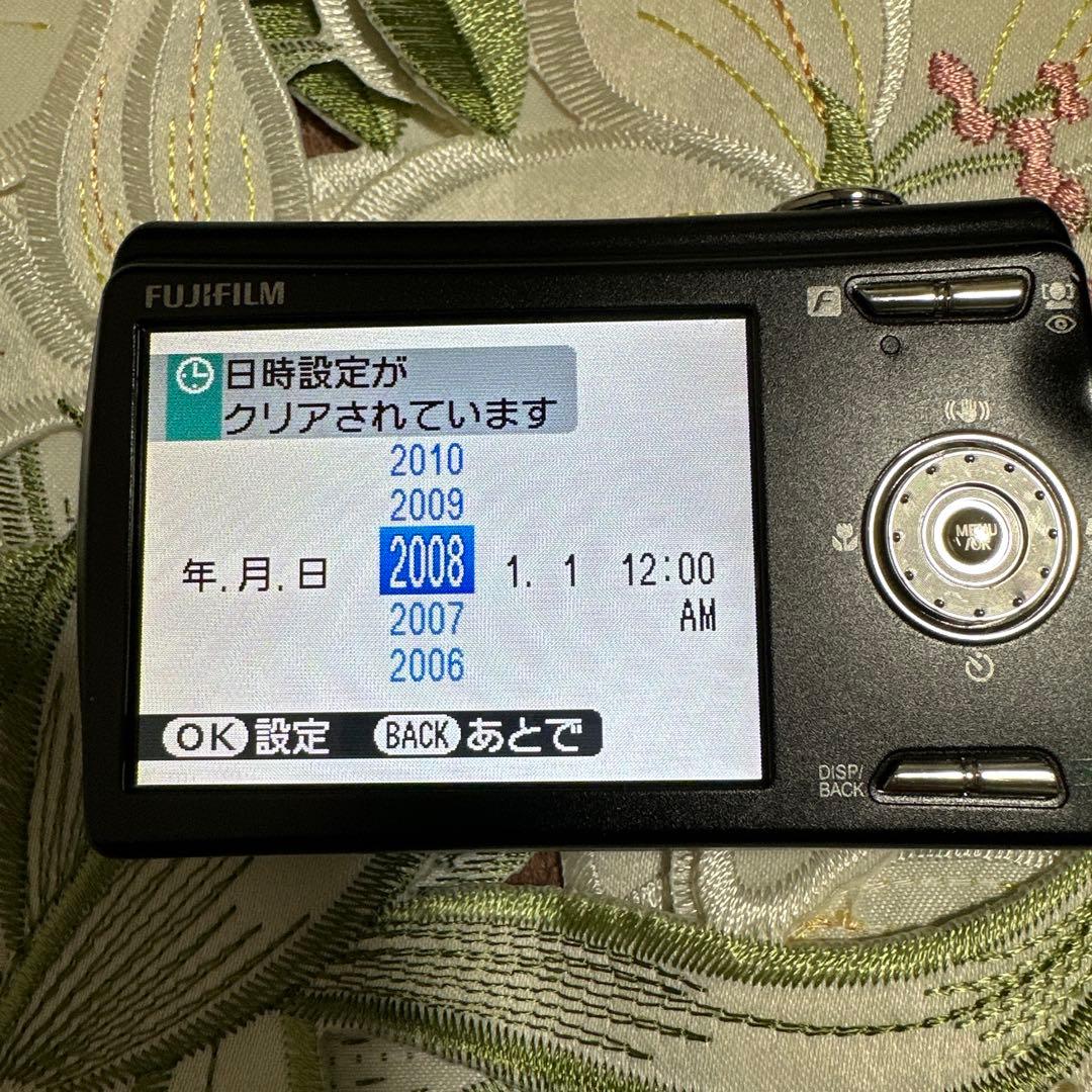 Fujifilm FinePix F100 コンパクトデジタルカメラ
