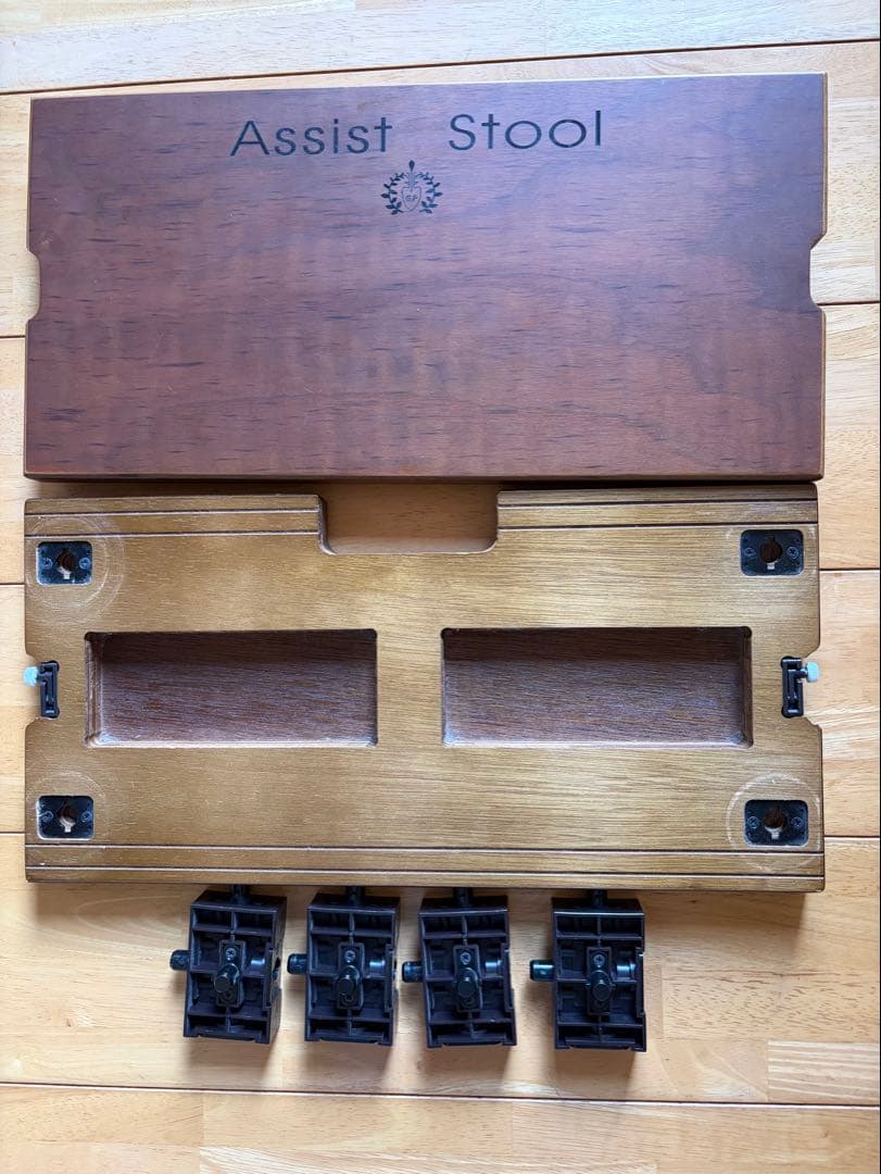 Assist Stool 木製組み立て式スツール