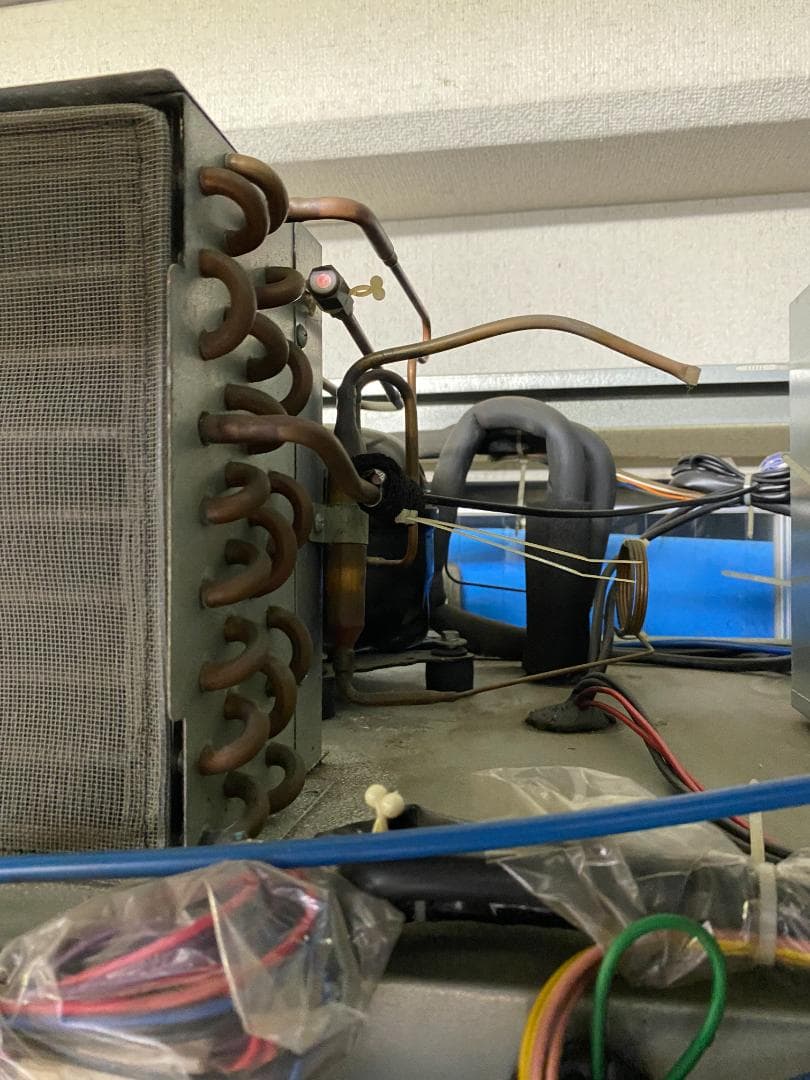 DAIWA 4ドア冷凍庫 2013年 縦型 大和冷機 1200×650×1900