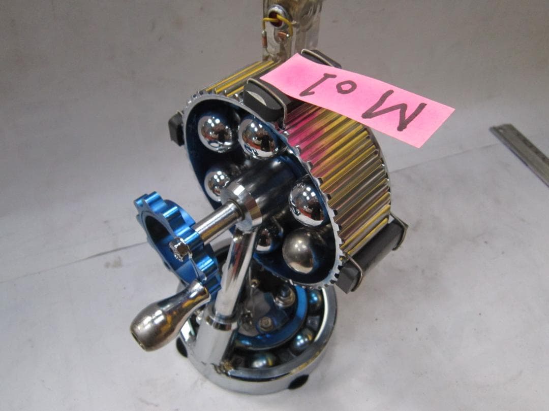 手回し発電機、コイル、磁石　ＬＥＤ点滅　クロム鍍金仕様です。