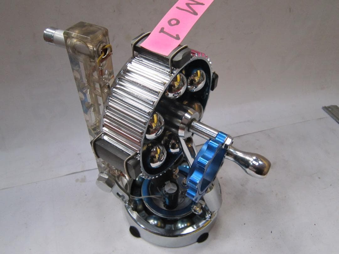 手回し発電機、コイル、磁石　ＬＥＤ点滅　クロム鍍金仕様です。