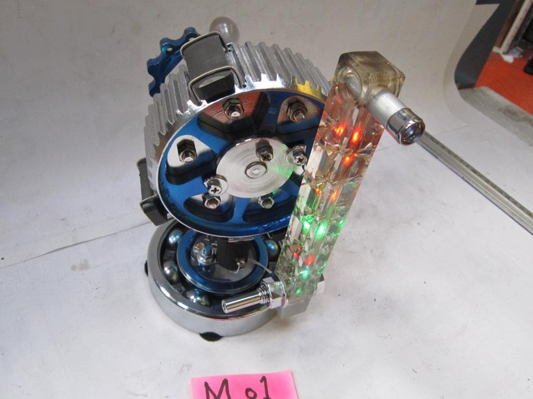 手回し発電機、コイル、磁石　ＬＥＤ点滅　クロム鍍金仕様です。