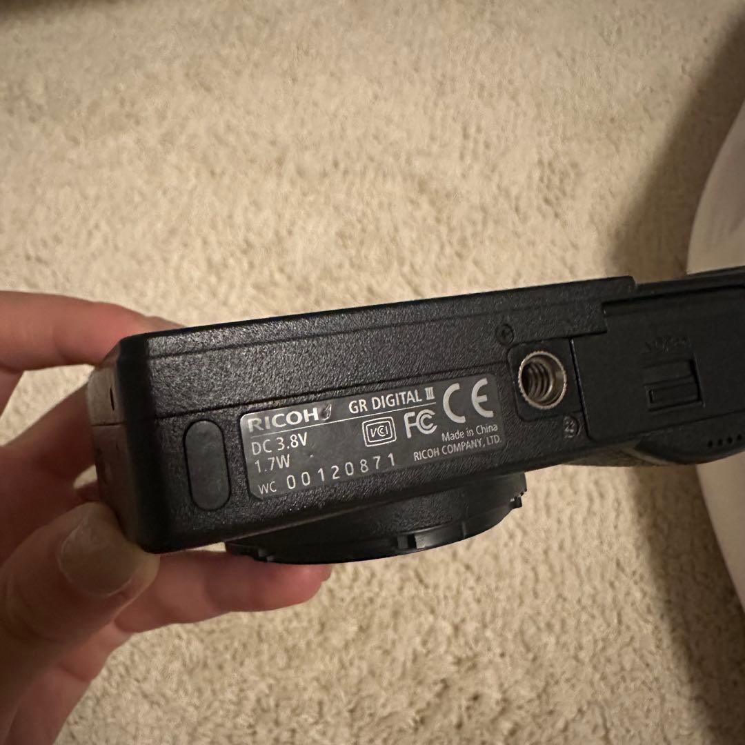 RICOH GR DIGITAL III と 付属品