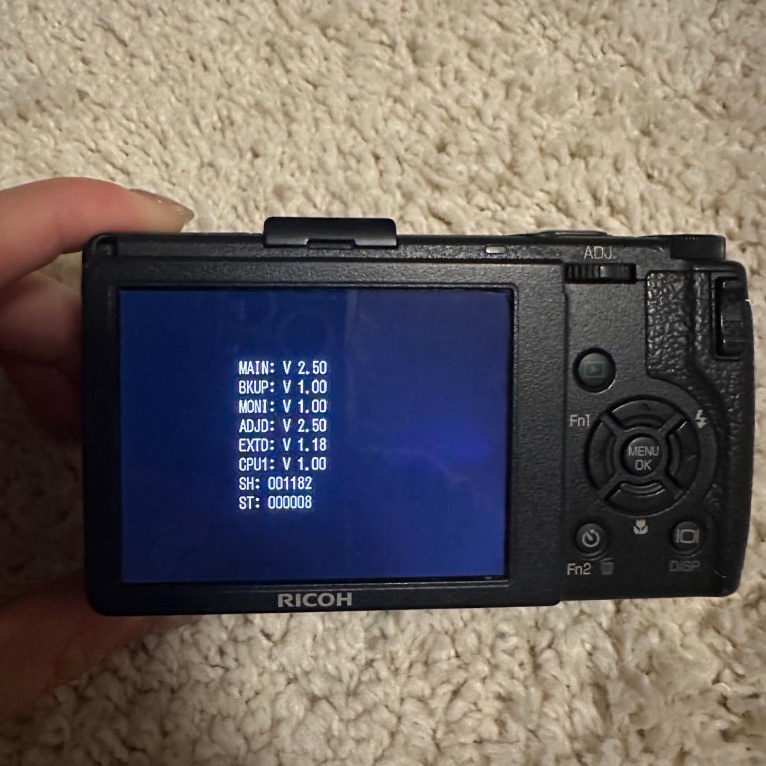 RICOH GR DIGITAL III と 付属品