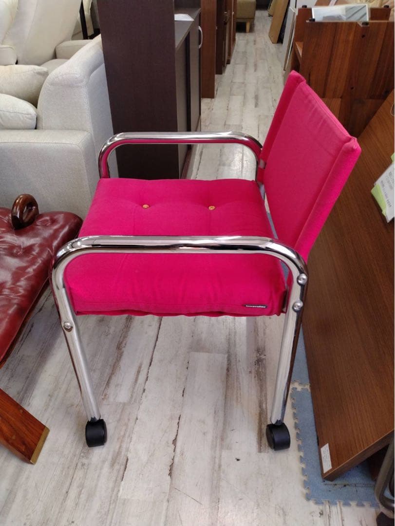 イノベーター　キャプテンチェア　レッド　椅子　北九州市福岡市限定