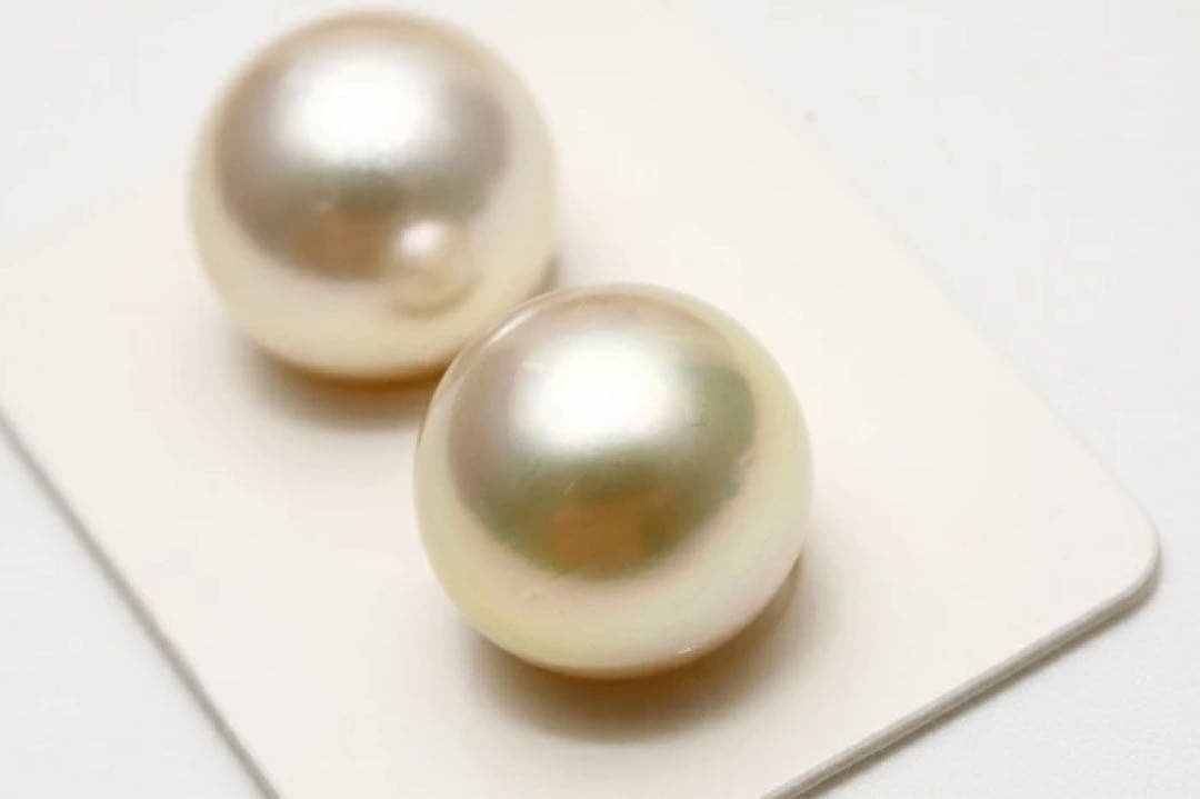 南洋白蝶真珠パールペアルース　13mm　ピンクグリーンカラー