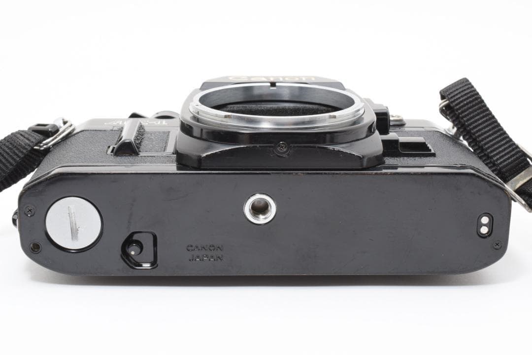 超美品 キャノン AE-1 ブラック フィルムカメラ モルト新品交換済 M753